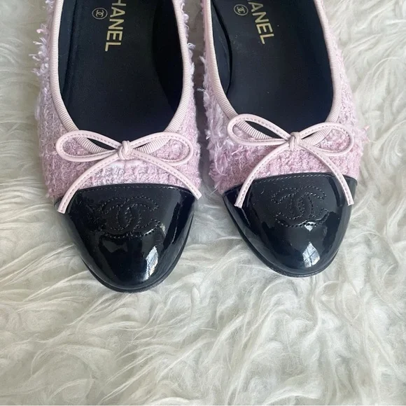 Chanel Pink Tweed Ballerina Flats Black Patent Leather Cap Toe CC Logo size 38 - Picture 3 of 13